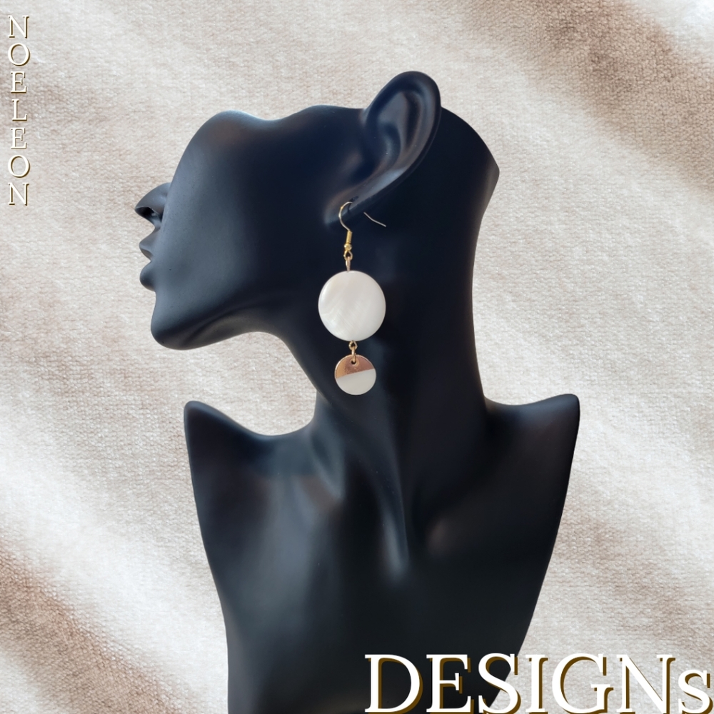 Button dangled earrings
